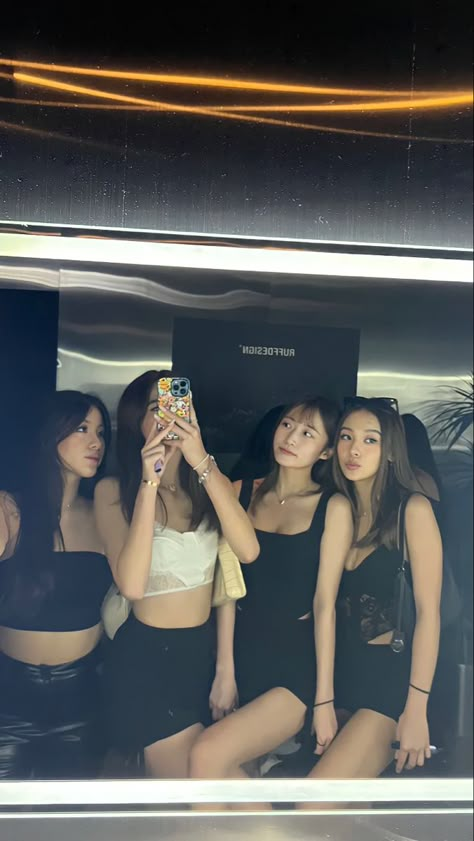 Party Night Club Aesthetic, Beard Styles Short, Blonde Asian, Friendship Photoshoot, Guy Best Friends, Best Friend Outfits, Bff Photoshoot Poses, Bff Photoshoot, Photography Posing Guide