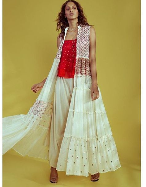 Beautiful Long chiffon jacket with thread embroidery. Indian Long Jackets For Women, Chiffon Shrug Long, Indowestern Jackets For Women, Chiffon Jackets For Women, Cowl Pants, Chiffon Jacket, Fashion Sketches Dresses, Fancy Dress Design, Dress Silk