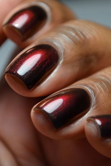 Red And Black Nail, Red Black Nails, Do It Yourself Nails, Red Chrome Nails, Mirror Nail Polish, Thermal Nail Polish, Chrome Nail Polish, Thermal Nails, Dark Red Nails