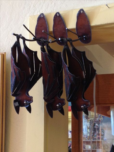 .bat display for the home - no link - inspiration for a DIY only Hanging Bats, Bat Display, Scary Decorations, Diy Halloween Decor, Scary Halloween Decorations, Halloween Diy Crafts, Maquillage Halloween, Halloween Inspiration, Halloween Deco