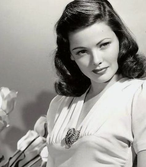 Gene.... Gene Tierney Hair, Golden Age Actresses, Old Hollywood Starlets, 1950s Celebrities, 50s Stars, 50s Actresses, 1940s Hair, Klasik Hollywood, Hollywood Aesthetic