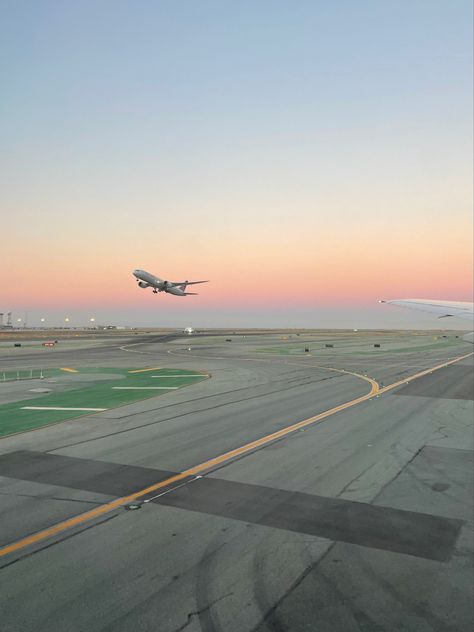 Moving Across The World, Airport Feeling, Flight Aesthetic, Us Aesthetic, Plane Aesthetic, Airport Vibes, Find Your People, Airport Aesthetic, Catch Flights