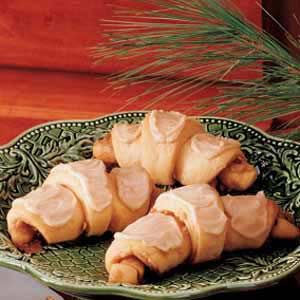 Butterscotch Crescent Rolls, Chocolate Pretzels Recipe, Butterscotch Recipes, Oatmeal Scotchies, Crescent Recipes, Baking Fun, Pretzels Recipe, Breakfast Sweets, Poached Pears