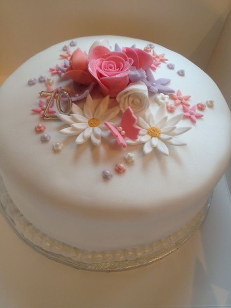 70th birthday. Rose floral birthday cake. Cake Design For Senior Citizen, Birthday Cake For Mum, Birthday Cake For Women Simple, Floral Birthday Cake, Buttercream Birthday Cake, 88th Birthday, 70th Birthday Cake, 80 Birthday Cake, Cake 5