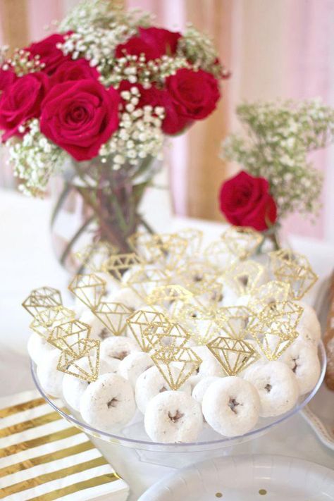 White Themed Bridal Shower Decor, Donut Wedding Shower Ideas, Bridal Shower Ideas Donut, Brunch Themed Bridal Shower Ideas Food, Fun Bridal Shower Decor, Brunch Food For Bridal Shower Mornings, Bridal Shower In Restaurant, Bridal Shower Brunch Bar, Wedding Shower Ideas Brunch