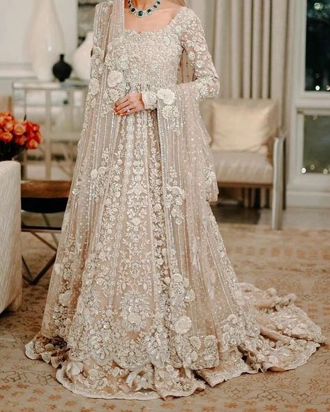 Inbox us to order ✉📬 Or contact 📞 +923074745633 📞☎ (WhatsApp ✔) . . . #pakistaniweddingdress #signaturemakeup #makeup #weddingideas #pakistanidesigner #weddingdance #pakistanibridalwear #bridaldress #bridalmakeup #weddingseason2023 #partydress #nikkah #bridallehenga #shadi #pakistanibarat #lehenga #fashion #fashionpak #fashionstyle #threadwork #bridalwear #makeupideas #dulhaanddulhan #pakistanibridaldresses #waleema #mehndi #partymakeup #dulhan Walima Dresses Pakistani Brides, White Indian Wedding Dress, Walima Dresses Pakistani, Sania Maskatiya, Pakistan Dress, Walima Dress, Nikkah Dress, Asian Wedding Dress, Celebrity Casual Outfits