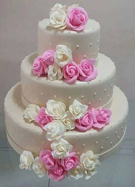 Wedding Anniversary Cakes, Amazing Wedding Cakes, Gorgeous Wedding Cake, Bolo Fake, Wedding Cakes With Cupcakes, White Wedding Cakes, Elegant Wedding Cakes, Cake Pictures, Beautiful Wedding Cakes