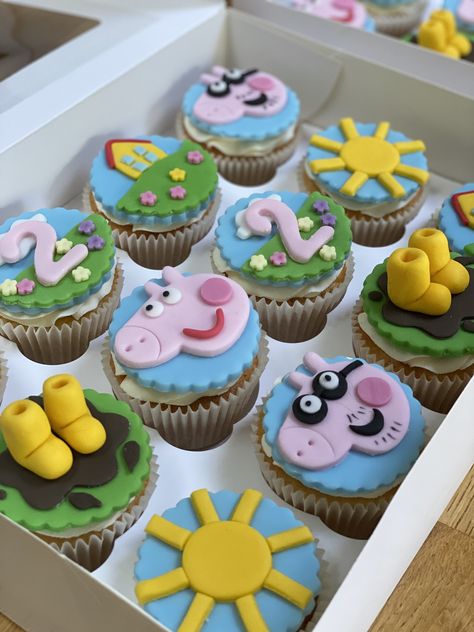 Peppa Pig Cupcakes Ideas, Peppa Cupcakes, Peper Pig, Peppa Pig Cupcake, George Pig Party, Cupcakes With Fondant, Peppa Birthday, Peppa Pig Cupcakes, Pig Cupcakes