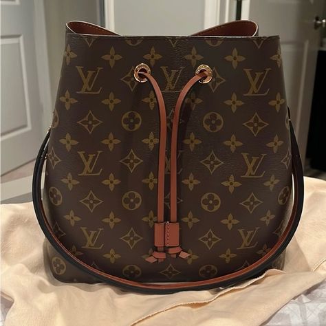 Authentic LV neonoe MM Lv Neonoe, Néonoé Mm, Caramel Brown, Vuitton Handbags, Louis Vuitton Handbags, Louis Vuitton Monogram, Designer Handbags, Caramel, Original Box