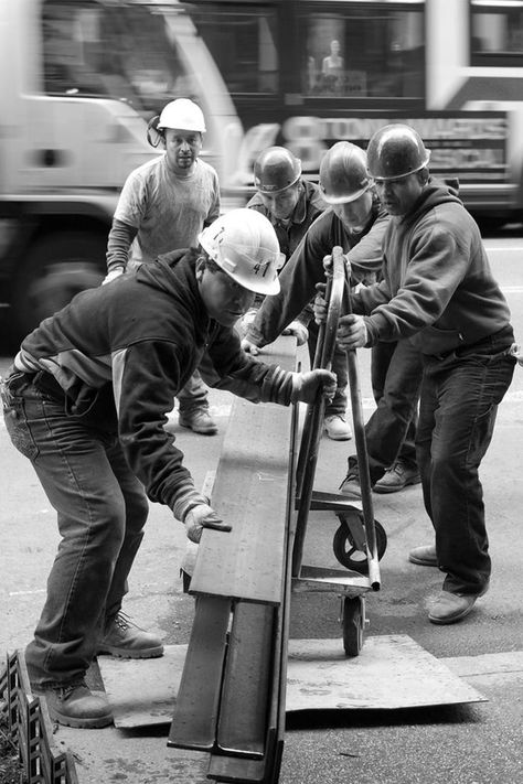 Construction Worker Photography, Street People Photography, Street People, Fashion Communication, Photography Black And White, White Pictures, Construction Worker, Documentary Photography, People Photography