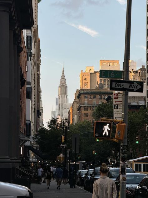 City Walks Aesthetic, Nyc Living Aesthetic, New York Mood Board, City Living Aesthetic, Living In New York City Aesthetic, City View Aesthetic, Nyc Core, New York Photo Ideas, Nyc Life Aesthetic