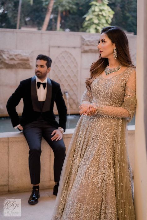 Sangeet Poses For Bride And Groom, Engagement Dress For Indian Couple, Indian Reception Outfit Groom, Bride Groom Sangeet Outfit, Bride Groom Reception Outfit Indian, Outfit For Reception Party, Engagement Ceremony Outfits, Reception Outfit For Bride And Groom, Reception Outfits For Bride And Groom