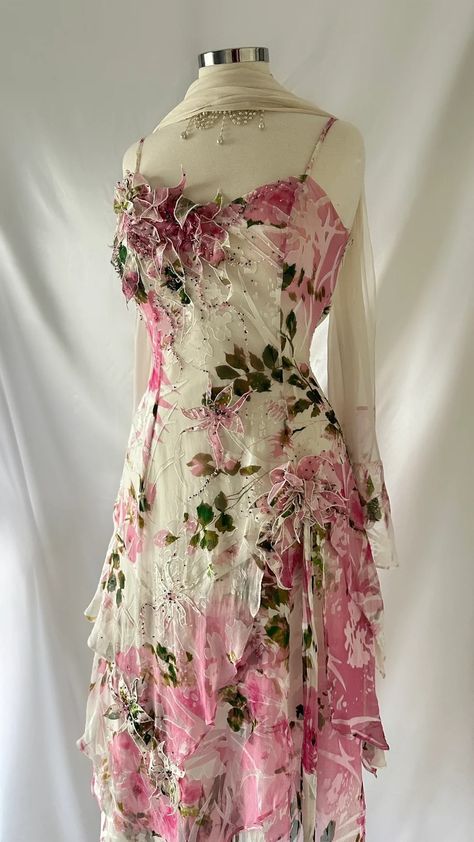 Spring Color Dresses For Wedding Guest, Luxury Brand Dresses, Parasol Outfits, Fancy Spring Dresses, Garden Fairy Dress, Enchanted Garden Outfit, Flora Inspired Outfits, Floral Outfit Aesthetic, Garden Prom Dress