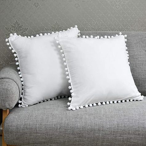 College Dorm Room Inspiration, Statement Sofa, Plaid Bedding, Leather Throw Pillows, Throw Pillows White, Bantal Sofa, Dorm Room Inspiration, Boho Throw Pillows, White Cushions