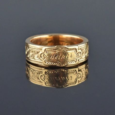 1800s Jewelry, Antique Necklace Gold, Wedding Band Engraving, Mens Rings Fashion, Mens Gold Jewelry, Antique Wedding Rings, Secret Compartment, Victorian Rings, Dope Jewelry