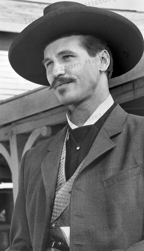 Val Kilmer Tombstone, Cowboy Flash, Wyatt Earp Tombstone, Movie Tombstone, Doc Holliday Tombstone, Western Outlaw, Drawing Subjects, Tombstone 1993, Tombstone Movie