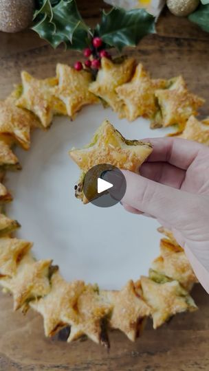 Pesto Pastry, Star Wreath, Red Pesto, Green Pesto, Favorite Appetizers, Christmas Party Food, 1 Egg, Mariah Carey, Puff Pastry