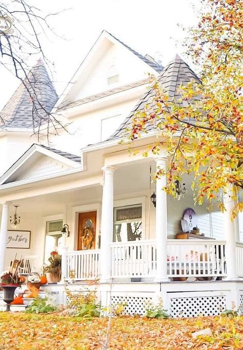 An old farmhouse home tour that has been lovingly updated by its modern day family. A sweet story behind this house early 1900's home that adds to the charm! #farmhousestyle #100yearoldfarmhouse #canadianhomes #farmhouse #whitedecorating #rusticstyle #shiplap #vintagedecorating #farmhouseideas #fvintagefarmhouse #fixerupper #farmhouseremodel #farmhouseideas #modernfarmhouse #sff225 Old Farmhouse Remodel Exterior, Alabama Garden, 1900s Farmhouse, 1900 Farmhouse, Farmhouse Exterior Colors, 1900s Home, Cottage Style Bathrooms, Wraparound Porch, Vintage Homes