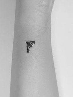 Small Orca Tattoo Simple, Tiny Orca Tattoo, Small Orca Tattoo, Orca Tattoo Simple, Silly Tattoos, Aquatic Tattoo, Fearless Tattoo, Killer Whale Tattoo, Seal Tattoo