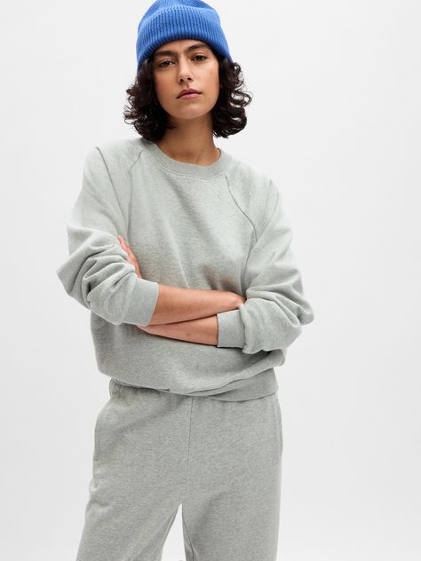 Soft cotton-blend sweatshirt.  Crewneck.  Long raglan sleeves with banded cuffs.  Certain styles have an embroidered Gap arch logo at chest.  Banded hem.  Straight silhouette with a relaxed fit.  Hits at the hip.  Models wearing Gap Spring Clothes For Women, Sweat Sets, Arch Logo, Raglan Sweatshirt, Style Sweatshirt, Sweatshirt Crewneck, Vintage Soft, Style Hoodie, Hoodie Outfit