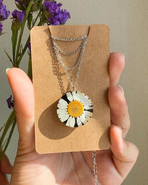 Sunflower Story, Clover Resin, Small Business Plan Ideas, Resin Business, Resin Gifts, Resin Work, Resin Accessories, Resin Jewelry Diy, Resin Frame