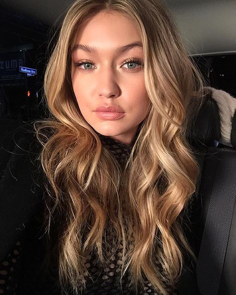 Pretty Gigi pic😍 Gigi Hadid, Blonde Hair, Blonde, Hair, Blue, Black