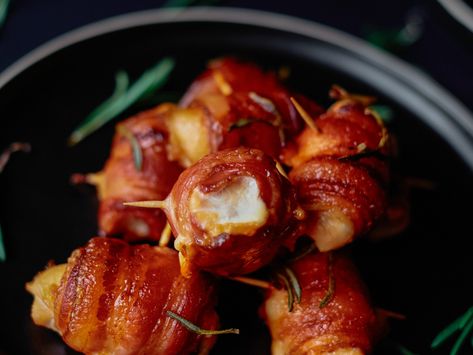 Chicken Bites Appetizers, Maple Glazed Bacon, Salted Caramel Sauce Recipe, Bacon Wrapped Appetizers, Bacon Wrapped Chicken Bites, Chicken Parmesan Recipe Easy, Chicken Pizza Recipes, Easy To Make Appetizers, Bacon Appetizers