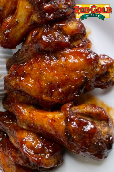 Honey Sriracha Hot Chili Sauce Wings Baked Bbq Ribs, Meat Casserole, Hot Chili Sauce, Wings Recipe, Baked Chicken Wings, Grilled Chicken Recipes, Bbq Ribs, Sweet Chili Sauce, Wing Recipes