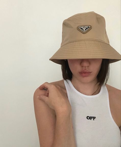 Prada Tank Top Outfit, Prada Tank Top, Prada Bucket Hat, Beige Bucket Hat, Prada Hat, Hat Outfits, Nude Outfits, Bucket Hat White, Fotos Aesthetic