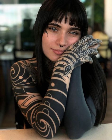 Female Sleeve Tattoo Ideas, Female Sleeve Tattoo, Black Sleeve Tattoo, Female Sleeve, Sleeve Tattoo Ideas, Ink Magazine, Ufc Women, The Girl With The Dragon Tattoo, Tattoo Magazine