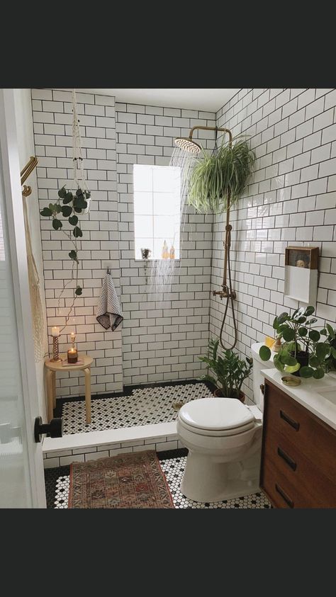 Bathroom Arrangement, Homely Decor, Update Small Bathroom, Makeover Kamar Mandi, Ideas Baños, Small Space Bathroom, Art Deco Bathroom, Deco Bathroom, Dixie Damelio