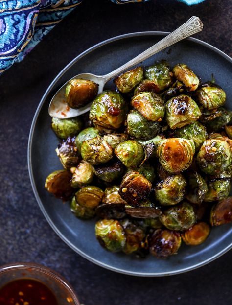 Sweet and Spicy Brussels Sprouts Recipe - Sweet and Spicy Brussels Easy Crepe Recipe, Sprouts Recipe, Honey And Soy Sauce, Sprout Recipes, Brussels Sprouts Recipe, Healthy Sides, Veggie Dishes, Brussels Sprouts, Yummy Sides