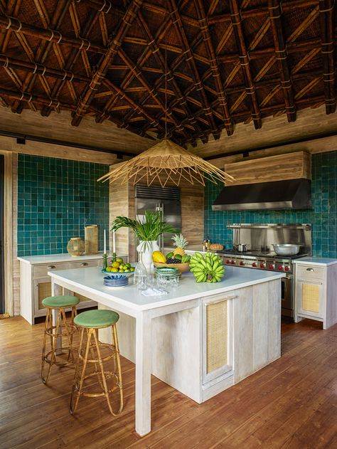 Tour Aerin Lauder's Indoor-Outdoor Tropical Escape | Architectural Digest Tropical Houses Interior, Hawaiian House, Tropical Kitchen, Tropical Beach Houses, Tropical Interior Design, Caribbean Homes, Hawaiian Homes, Tropical Interior, Estilo Tropical