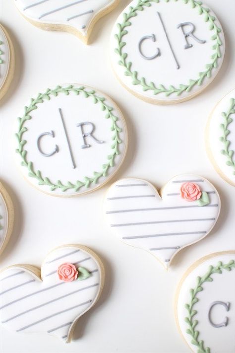 18 Wedding Monogram Ideas to Show off Those New Initials {Sugar Studio} Wedding Monogram Ideas, Wedding Cookies Decorated, Wedding Shower Cookies, Engagement Cookies, Anniversary Cookies, Bridal Cookies, Monogram Cookies, Cookie Wedding Favors, Monogram Ideas