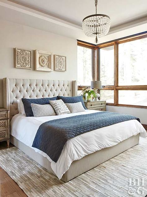 This monochromatic room is bursting with understated elegance and brilliant cream bedroom ideas. Cream Bedroom Ideas, Beautiful Bed Designs, Cream Bedrooms, Simple Bed Designs, Monochromatic Room, Neutral Bedrooms, غرفة ملابس, Chandelier Bedroom, Bed Sets