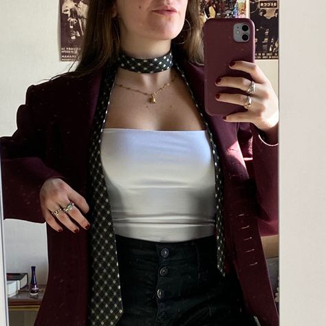 Neck Tie Outfit Aesthetic, Tie Women Aesthetic, Neck Tie Women Outfit, Outfit With A Tie For Women, Tie Outfit For Women Y2k, Messy Tie Outfit, Tie Fits Women, Ties On Women, Styling Ties Women