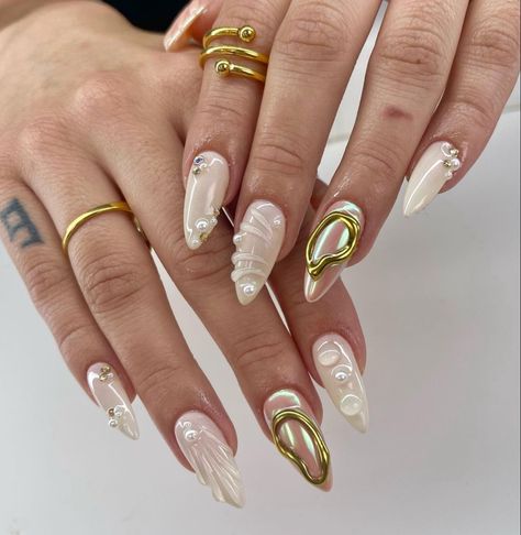 White And Gold Almond Nails, Gold Almond Nails, Cowboy Nails, White Nails With Gold, Miami Nails, Formal Nails, Cute Simple Nails, Ombre Acrylic Nails, Grunge Nails