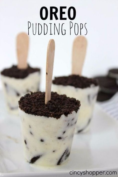 Easy Desserts for Teens to Make at Home - Easy Oreo Pudding Pops - Cool Dessert Recipes That Are Simple and Quick Enough For Teens, Teenagers and Older Kids - Best Dorm Snacks and Ideas - Microwave, No Bake, 3 Ingredient, Chocolate, Mug Cakes and More #desserts #teenrecipes #recipes #dessertrecipes #easyrecipes Pudding Pops Recipe, Dorm Snacks, Pudding Pops, Oreo Pudding, Pudding Pop, Ice Cream Sundaes, Oreo Recipes, Cold Treats, Läcker Mat