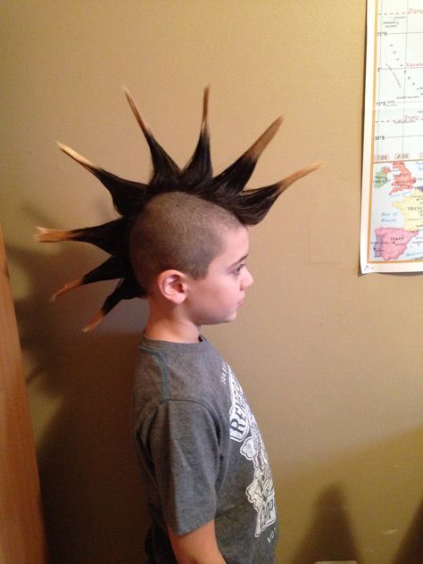 Fake Mohawk Hairstyles, Emo Mohawk, Boys With Mullets, Long Mohawk Hairstyles For Women, Spiky Mohawk, Fake Mohawk, Spiked Mohawk, Mohawk Boys, Spikes Hairstyle