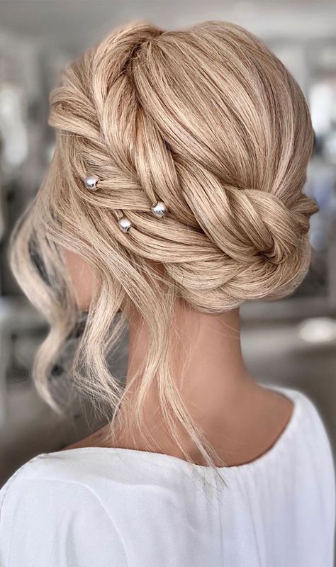 chunky braided updo, braided updo, wedding hairstyles Braided Crown Hairstyles, Messy Hair Updo, Romantic Wedding Hair, Peinados Recogidos, Cornrow Hairstyles, Peinados Faciles, Wedding Hair And Makeup, Gorgeous Hair, Perfect Hair