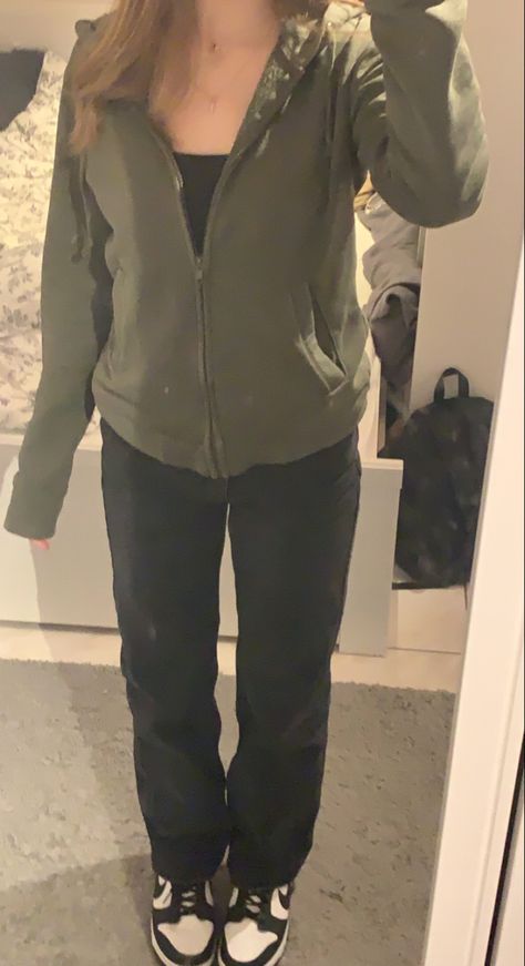 Cute Outfits With Zip Up Hoodies, Olive Green Zip Up Hoodie Outfit, Green Zip Hoodie Outfit, How To Style Green Hoodie, How To Style Olive Green Jacket, Green Zip Up, Green Zip Up Outfit, Green Zip Up Hoodie Outfit, Zip Jacket Outfit