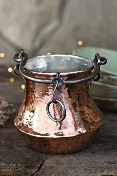 Vintage Copper Cauldron Utensil Holder c. 1850 Copper Kitchen Accents, Copper Cauldron, Copper Kitchen Decor, Copper Decor, Copper Kettle, Copper Cookware, Interior Decorating Styles, Copper Accents, Copper Pots