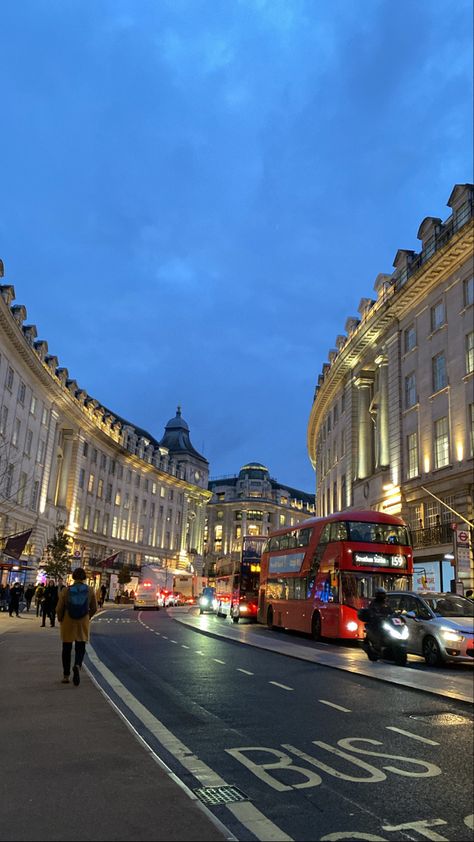 London Dream Life, London Asethic, London Pics Aesthetic, Uk Astetic, England Places To Visit, Uk Places To Visit, Europe Life Aesthetic, London Vacation Aesthetic, Uk Travel Aesthetic