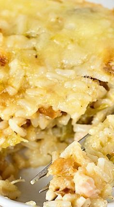 Easy and Cheesy- Green Chile, Chicken and Rice Casserole Green Chile Chicken And Rice, Best Casserole, Chicken And Rice Casserole, Green Chile Chicken, Chicken Casseroles, Chicken Main Dishes, Green Chili, Rice Casserole, Easy Casserole Recipes