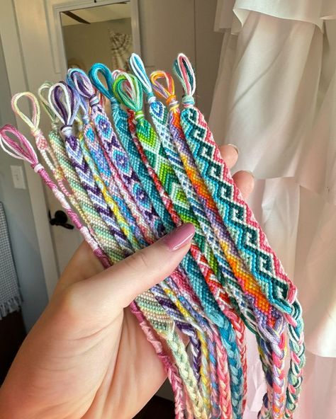 Custom Friendship Bracelets 🎨🧵💕💐https://gracedbyolivia.etsy.com/listing/1258177761 #friendship #giftsforfriends #friendshipbracelets #diy Friendship Bracelets Beach, Friendship Bracelets Embroidery Floss, Thread Bracelet Color Combos, Friendship Bracelets Thread, Embroidery Thread Bracelets, Embroidery Floss Bracelets, String Friendship Bracelets, Floss Bracelets, 23 Birthday