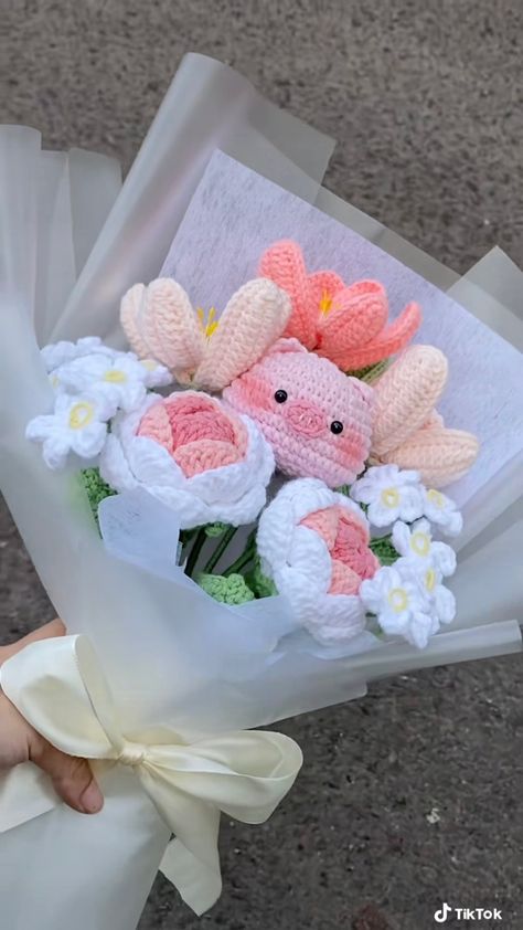 Octopus Crochet Pattern, Diy Bouquet Wrap, Crochet Mask, Diy Gift Set, Crochet Bouquet, Flower Gift Ideas, Crochet Rabbit, Crochet Business, Crochet Design Pattern