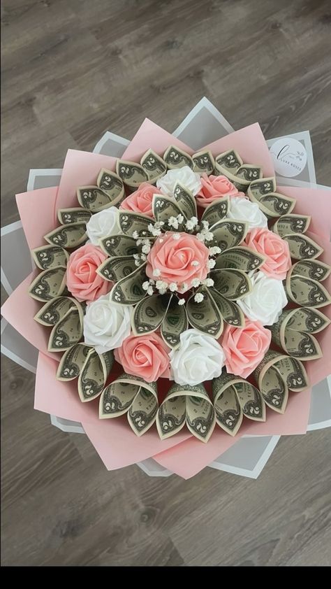 Floral Arrangments & Money Bouquet | 🌸💓 . . . . . . . . . . #moneybouquet #floral #roses #ramos #ramobuchon #flowerarrangement #flowers #floraldesign #florist #flowerstagram #… | Instagram Flowers Gifts Ideas, Ramo With Money, Bouquet With Money And Flowers, Quinceanera Money Gift Ideas, Glitter Money Roses, Money Arrangements Ideas, Ramos For Graduation, Bouget Flower Money, Ramo Money