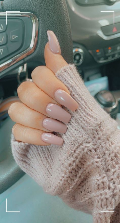 Stylish Nails Fall, Neutral Acyrilics Nails, Light Fall Nails Colors, V Line Nails Acrylic, Cute Fall Nails Coffin Shape, Autumn Nails Coffin Shape, Nuteral Nails Cute Short, Pastel Nails Plain, Cute Fall/winter Nails