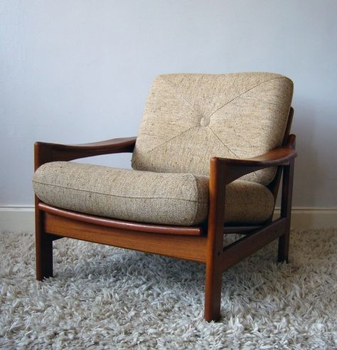 Retro Armchair Check more at http://casahoma.com/retro-armchair/32221 Midcentury Armchair, Retro Armchair, Urban Interiors, Teak Armchair, Mid Century Armchair, Teak Furniture, Armchair Vintage, Mid Century Modern House, Century Furniture