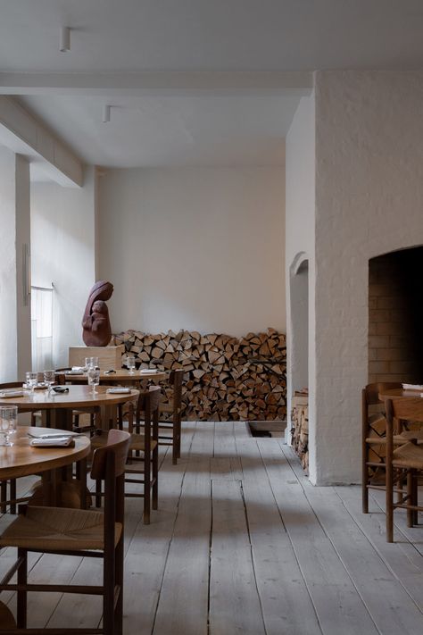 Restaurant Bobe in Copenhagen, Denmark | Restaurant Review Nordic Restaurant Design, Restaurant Architecture Concept, Family Restaurant Interior Design, Denmark Restaurant, Cosy Restaurant, Copenhagen Restaurant, Scandinavian Restaurant, Restaurant Reception, Minimalist Restaurant